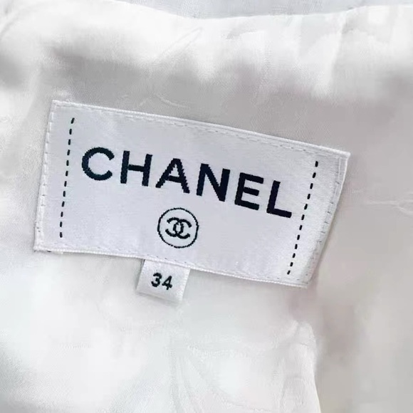 Authentic CHANEL Multicolor Nightgown with Blue Accents - Picture 5 of 7